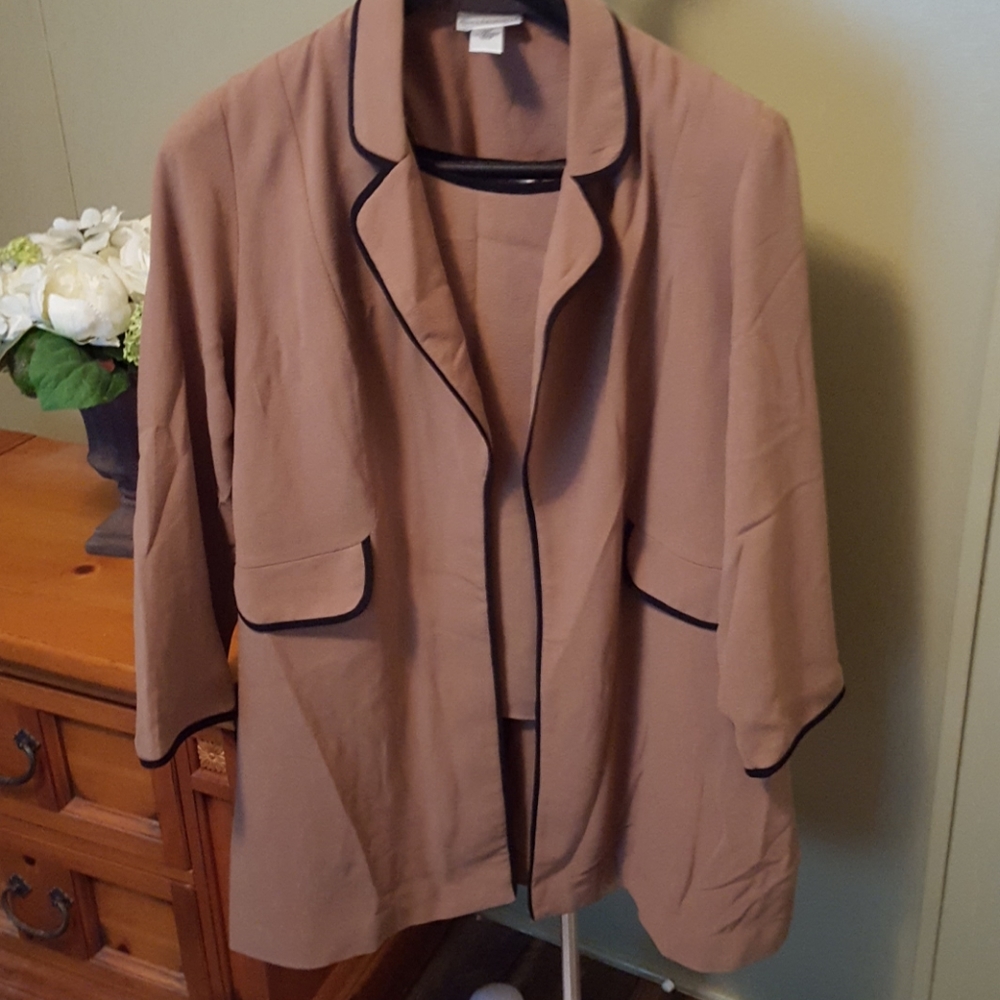 Womans Set: Long Jacket And Matching Shell - image 1